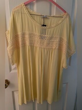Robert Louis Yellow Lace-Trim top NWT